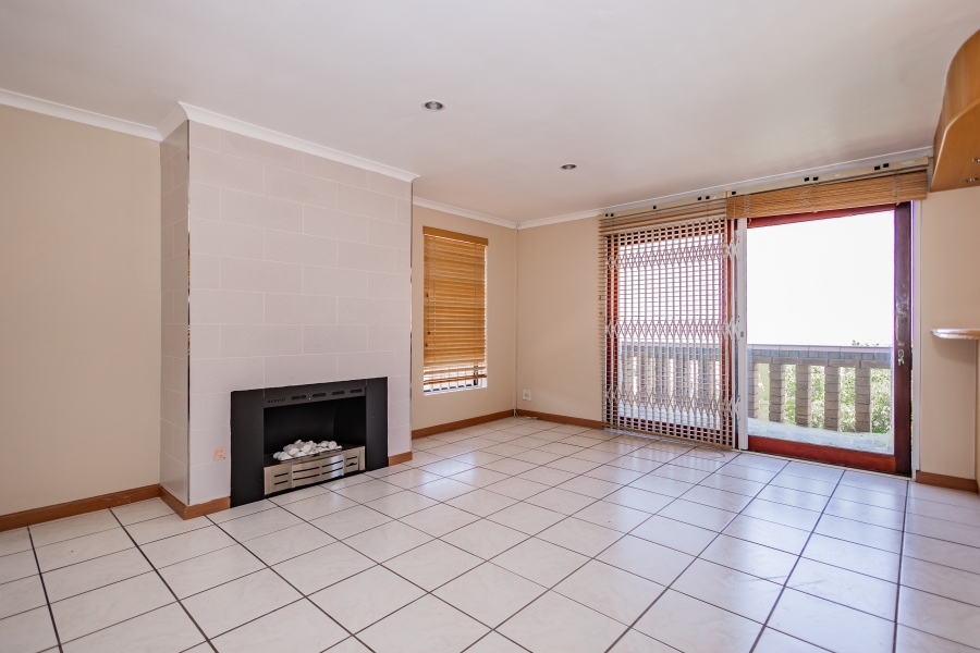 To Let 3 Bedroom Property for Rent in Loevenstein Western Cape